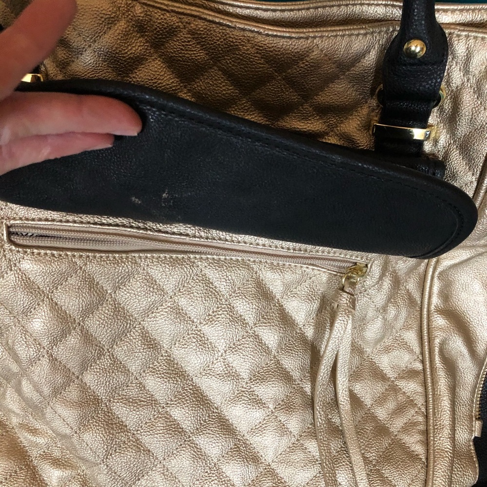 Steve Madden roomy Gand bag.
